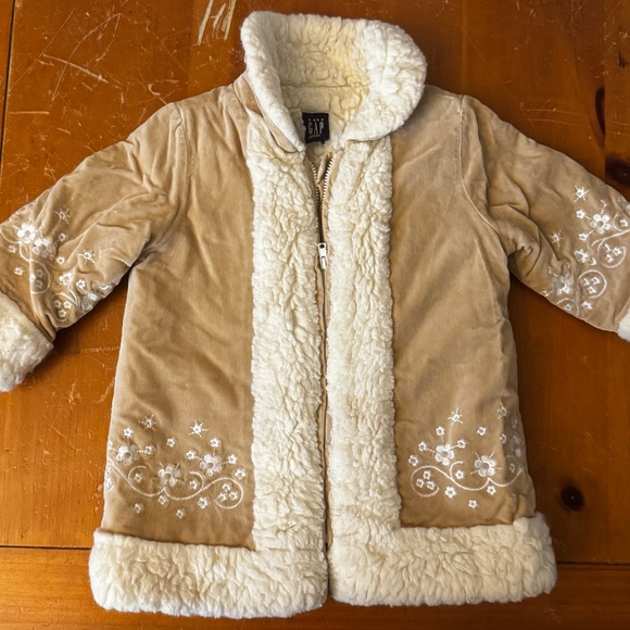 GAP Beige Puffer Jacket with Sherpa Lining and Embroidery - Picture 1 of 4